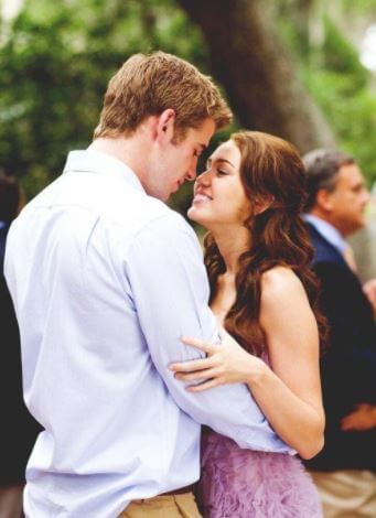 Craig Hemsworth’s son, Liam Hemsworth, with Miley Cyrus during the making of The Last Song.